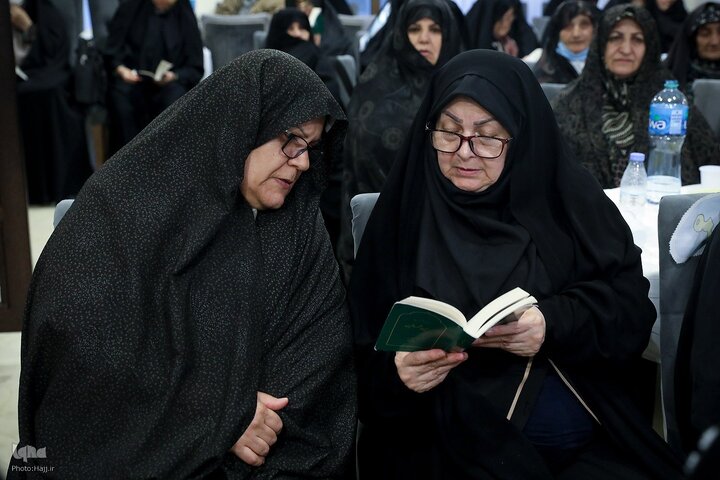 Photos: Hajj pilgrims recite Kumayl Supplication near Prophet’s Mosque in Medina