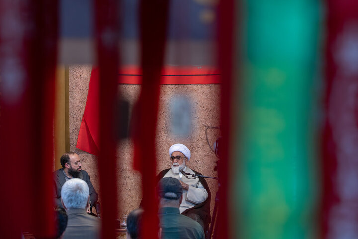 Photos: Sacred Defense writers, publishers meet with Custodian of Astan Quds Razavi