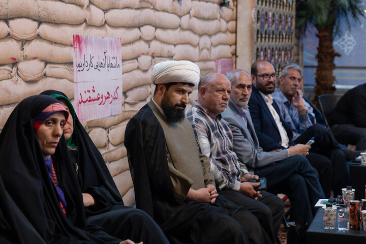 Photos: Sacred Defense writers, publishers meet with Custodian of Astan Quds Razavi