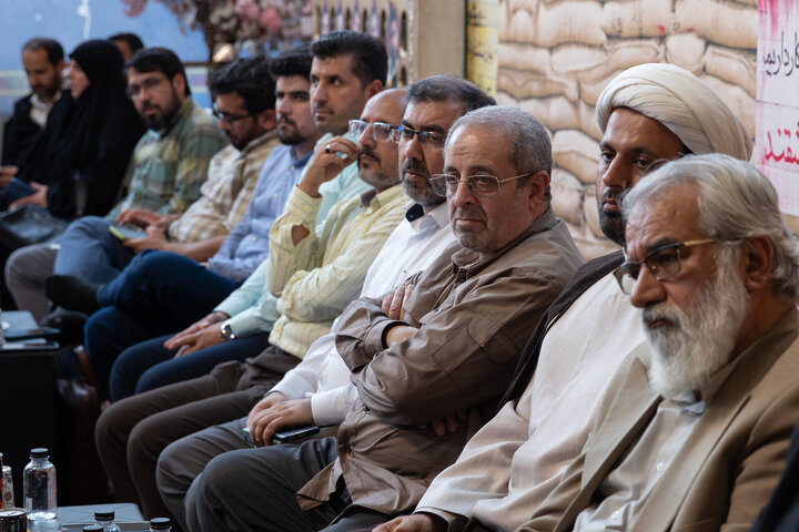 Photos: Sacred Defense writers, publishers meet with Custodian of Astan Quds Razavi