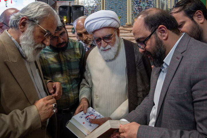 Photos: Sacred Defense writers, publishers meet with Custodian of Astan Quds Razavi