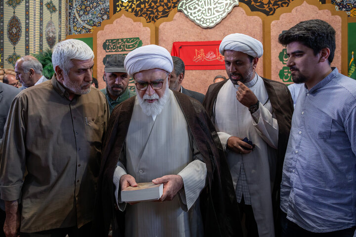 Photos: Sacred Defense writers, publishers meet with Custodian of Astan Quds Razavi