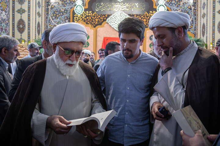 Photos: Sacred Defense writers, publishers meet with Custodian of Astan Quds Razavi