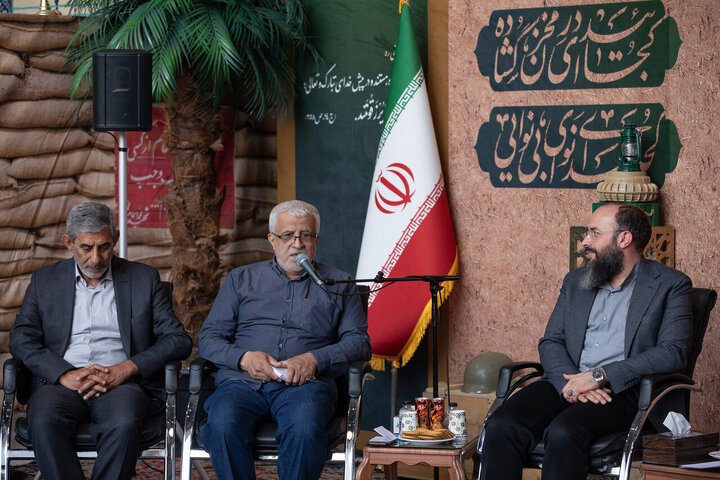 Photos: Sacred Defense writers, publishers meet with Custodian of Astan Quds Razavi