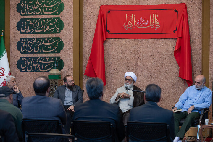 Photos: Sacred Defense writers, publishers meet with Custodian of Astan Quds Razavi