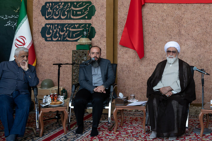 Photos: Sacred Defense writers, publishers meet with Custodian of Astan Quds Razavi