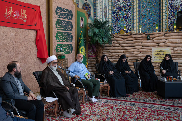 Photos: Sacred Defense writers, publishers meet with Custodian of Astan Quds Razavi