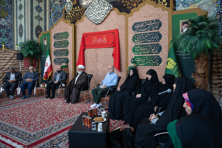 Photos: Sacred Defense writers, publishers meet with Custodian of Astan Quds Razavi