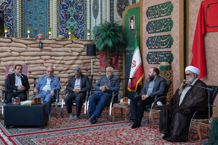 Photos: Sacred Defense writers, publishers meet with Custodian of Astan Quds Razavi