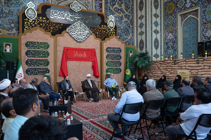 Photos: Sacred Defense writers, publishers meet with Custodian of Astan Quds Razavi