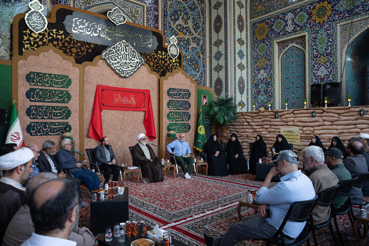 Photos: Sacred Defense writers, publishers meet with Custodian of Astan Quds Razavi