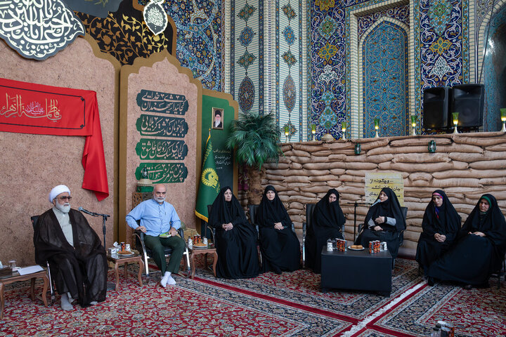 Photos: Sacred Defense writers, publishers meet with Custodian of Astan Quds Razavi