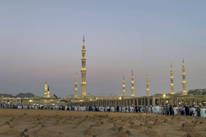 قبرستان بقیع؛ آینه‌ خاموش غربت اهل‌بیت(ع)