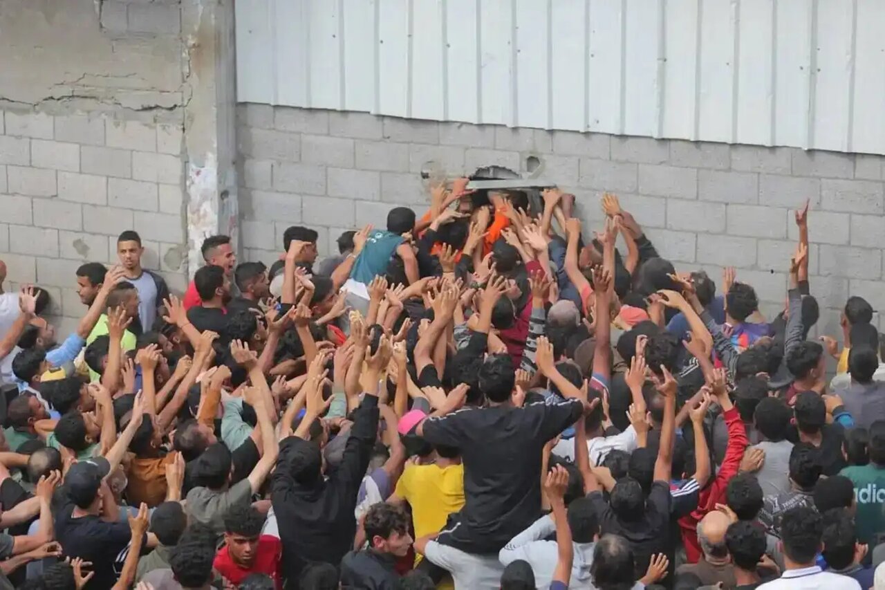 UNRWA: Ji bo Xezzeyê gihiştina alîkariyê wek dîtina derziyê di nav giyayê de ye