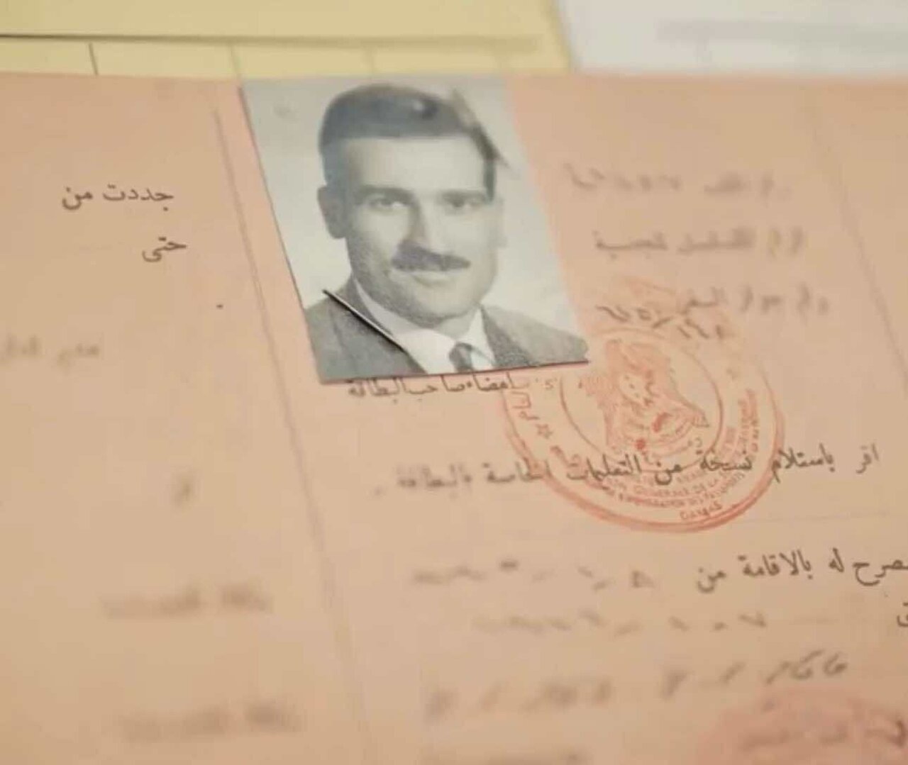 قوات تابعة للجولاني تسلم دولة الاحتلال الصهيونية أرشيف الجاسوس الإسرائيلي "إيلي كوهين"