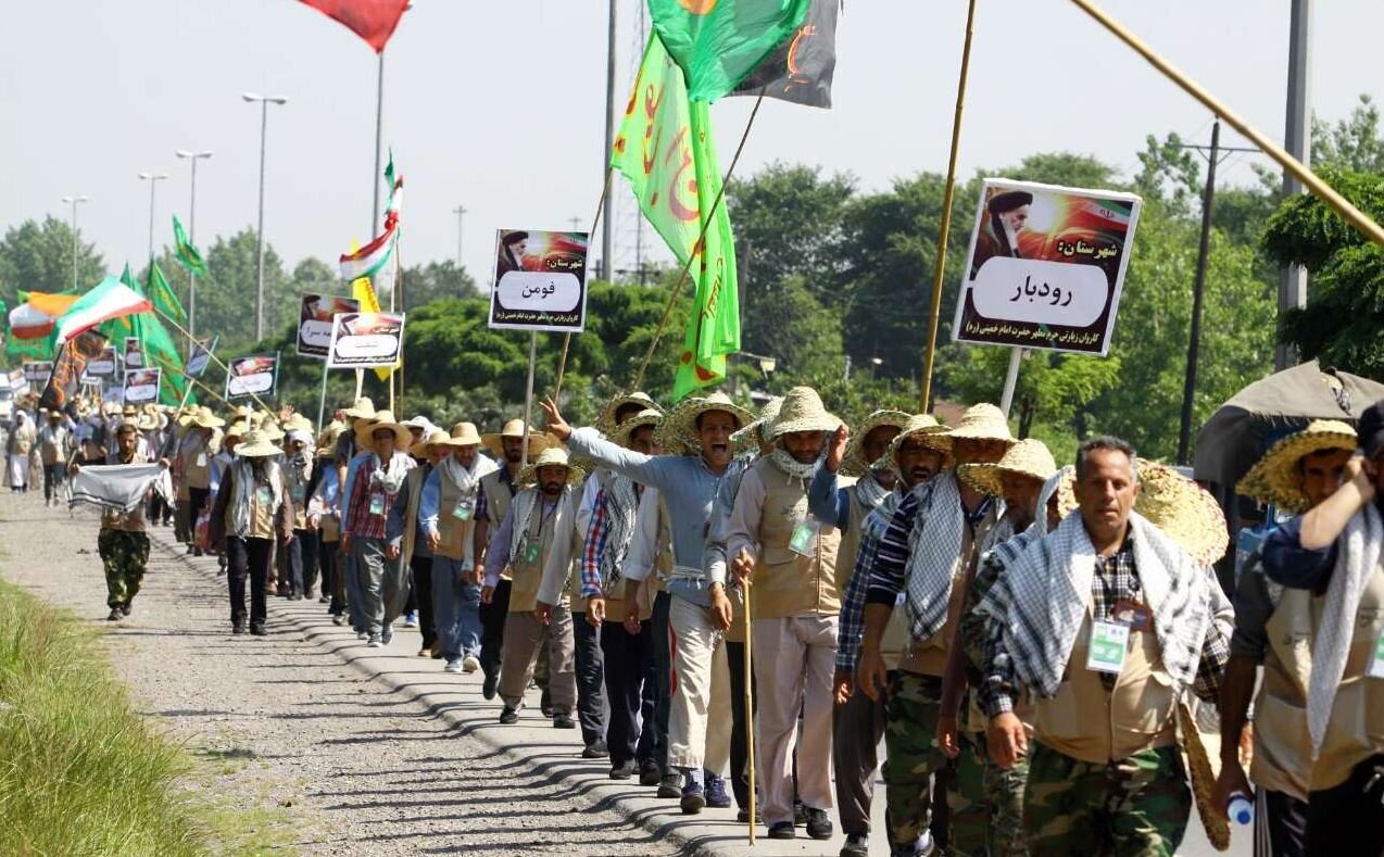 Şandina karwanekê 500 kesî yên serdankêrên Gîlanî berê qebrê Îmam (ra)