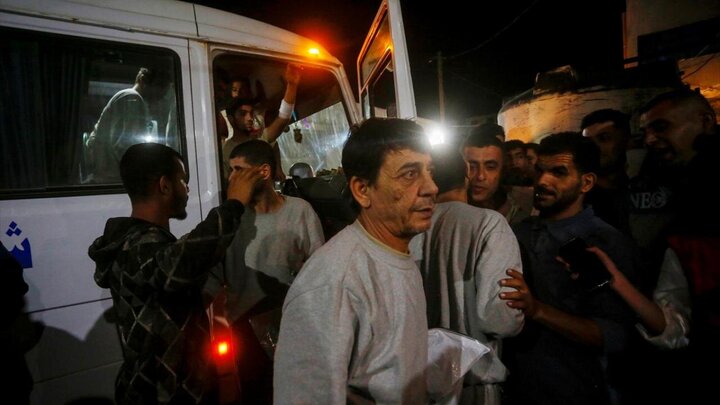 Photos: 10 Palestinian prisoners released from Israeli prisons