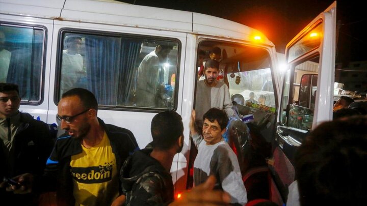 Photos: 10 Palestinian prisoners released from Israeli prisons