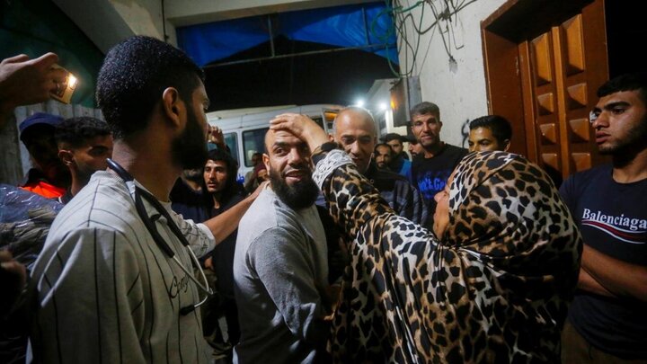 Photos: 10 Palestinian prisoners released from Israeli prisons