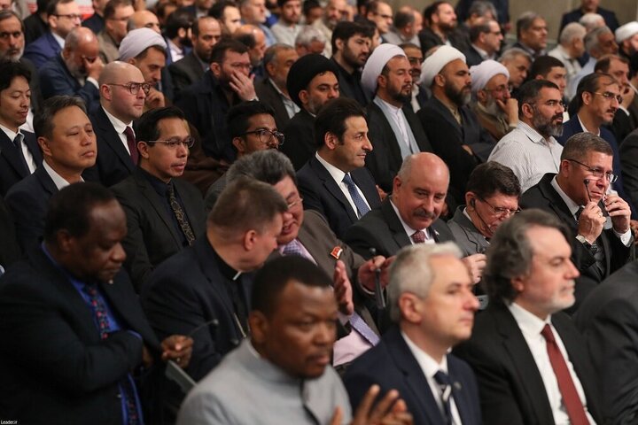 تقرير مصور/ قائد الثورة يلقي كلمة بذكرى الشهيد رئيسي وشهداء الخدمة