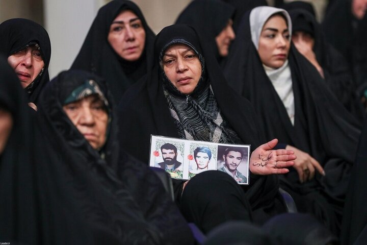 تقرير مصور/ قائد الثورة يلقي كلمة بذكرى الشهيد رئيسي وشهداء الخدمة