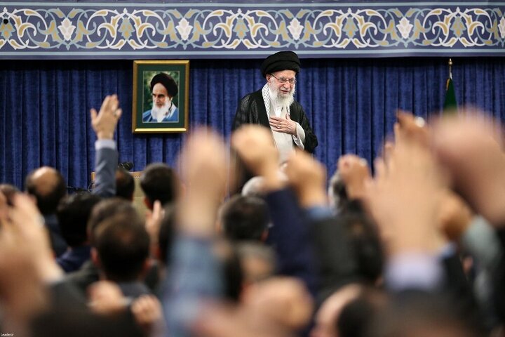 تقرير مصور/ قائد الثورة يلقي كلمة بذكرى الشهيد رئيسي وشهداء الخدمة