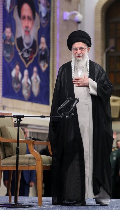 تقرير مصور/ قائد الثورة يلقي كلمة بذكرى الشهيد رئيسي وشهداء الخدمة