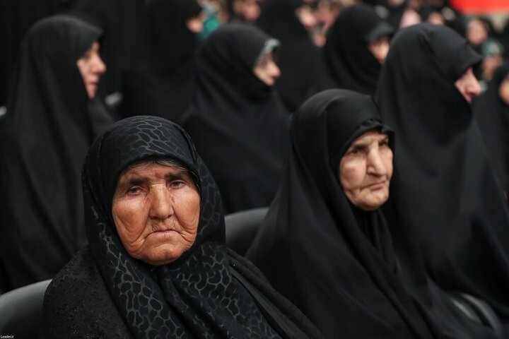 تقرير مصور/ قائد الثورة يلقي كلمة بذكرى الشهيد رئيسي وشهداء الخدمة