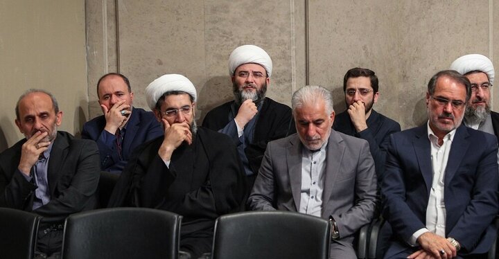 تقرير مصور/ قائد الثورة يلقي كلمة بذكرى الشهيد رئيسي وشهداء الخدمة