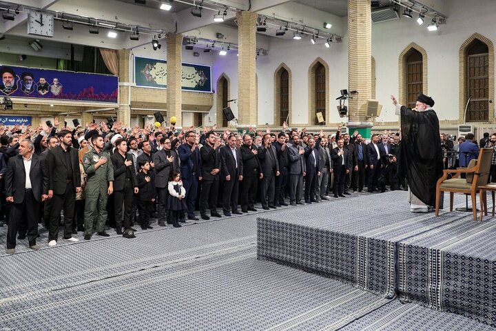 تقرير مصور/ قائد الثورة يلقي كلمة بذكرى الشهيد رئيسي وشهداء الخدمة