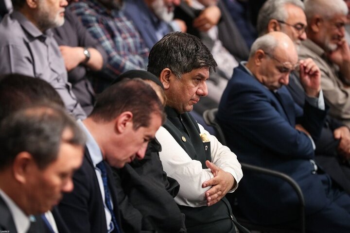 تقرير مصور/ قائد الثورة يلقي كلمة بذكرى الشهيد رئيسي وشهداء الخدمة