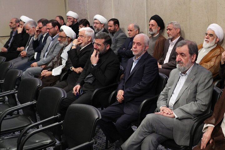 تقرير مصور/ قائد الثورة يلقي كلمة بذكرى الشهيد رئيسي وشهداء الخدمة