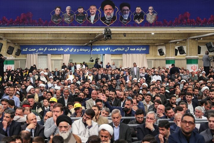 تقرير مصور/ قائد الثورة يلقي كلمة بذكرى الشهيد رئيسي وشهداء الخدمة