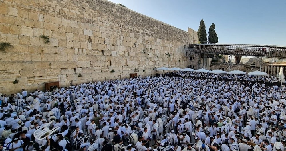 آلاف المستوطنين يقتحمون المسجد الأقصى ويؤدّون طقوساً تلمودية واستفزازية