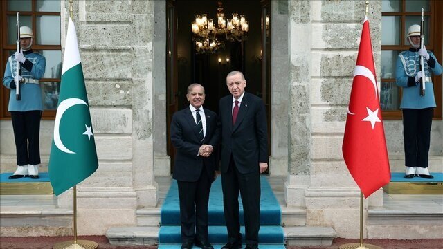 شہباز- اردوگان ملاقات، پاک ترک اسٹریٹجک تعاون بڑھانے پر اتفاق، امن کے لیے مل کر کام جاری رکھنے کا عزم شہباز- اردوگان ملاقات، پاک ترک اسٹریٹجک تعاون بڑھانے پر اتفاق، امن کے لیے مل کر کام جاری رکھنے کا عزم