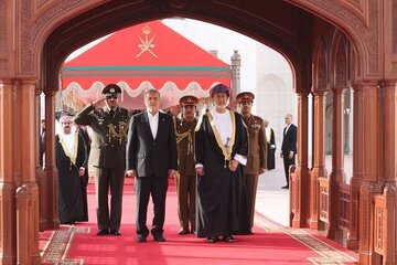 Ziara ya Pezeshkian nchini Oman | Mizinga 21 yafyatuliwa kwa heshima ya Rais wa Iran mjini Muscat