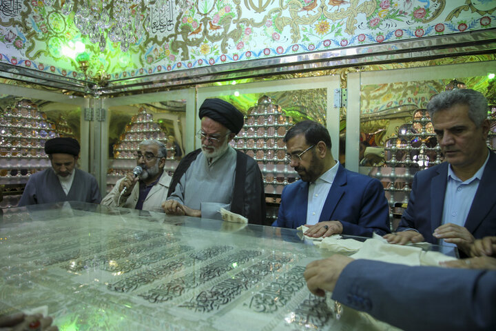 تصاویر| آیین غبارروبی مضجع شریف سیدعلاالدین حسین(ع) با حضور استاندار فارس
