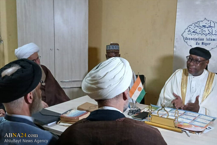 Photos: Secretary General of AhlulBayt World Assembly meets with Imam of Grand Mosque of Niamey