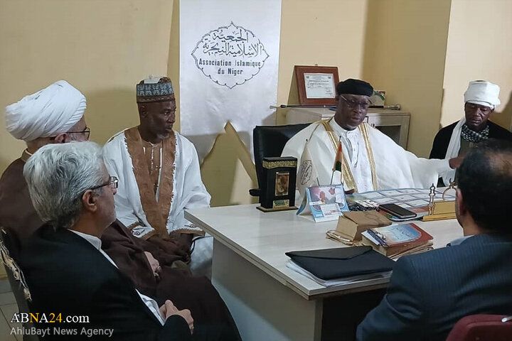 Photos: Secretary General of AhlulBayt World Assembly meets with Imam of Grand Mosque of Niamey