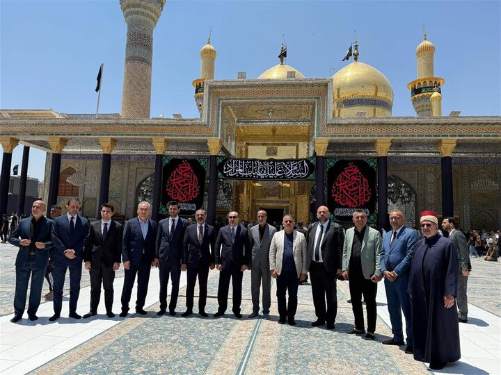 تقرير مصور/ وفد تركي يزور مرقد الإمامين الكاظمين في بغداد (ع)