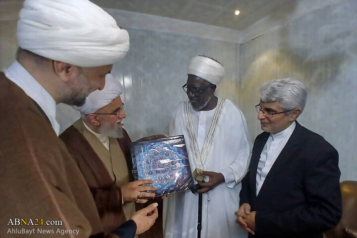 Photos: ecretary General of AhlulBayt World Assembly meets with Tijaniyya Qutb in Kiota, Niger