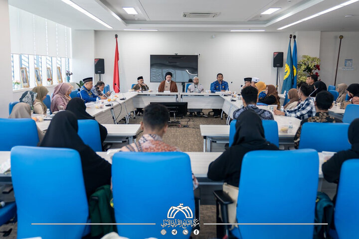 تقرير مصور/ العتبة الحسينية تنظّم جلسة علمية في جامعة جاكرتا الحكومية بهدف تعزيز التواصل القرآني
