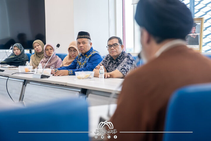 تقرير مصور/ العتبة الحسينية تنظّم جلسة علمية في جامعة جاكرتا الحكومية بهدف تعزيز التواصل القرآني