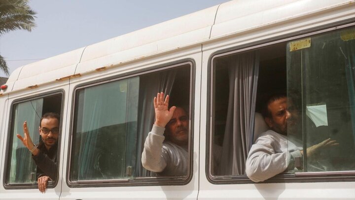 Photos: 13 Palestinian prisoners released from Israeli prisons