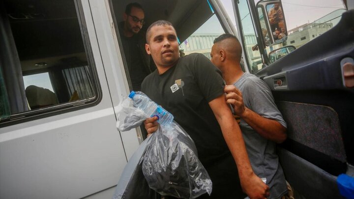 Photos: 13 Palestinian prisoners released from Israeli prisons