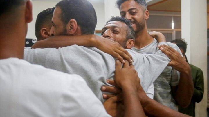 Photos: 13 Palestinian prisoners released from Israeli prisons