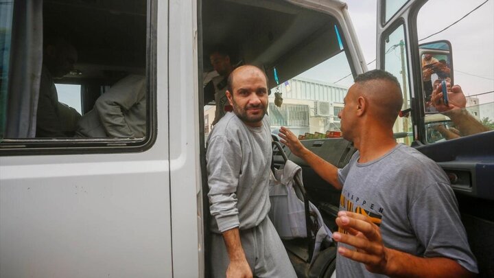 Photos: 13 Palestinian prisoners released from Israeli prisons