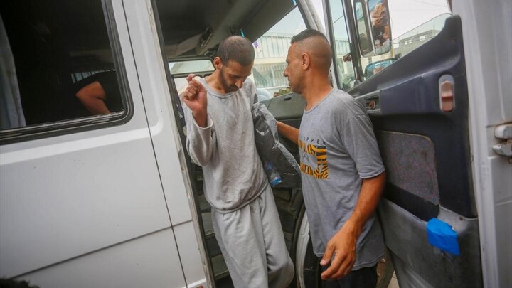 Photos: 13 Palestinian prisoners released from Israeli prisons