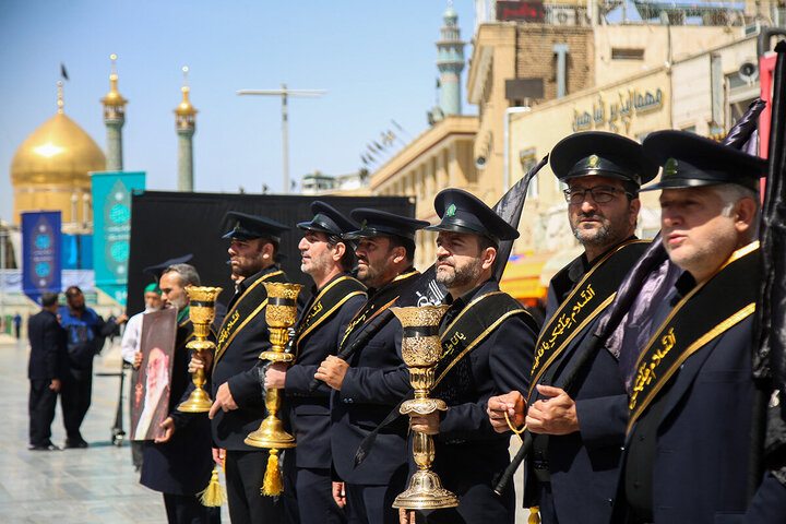 Marcha conmemorativa de luto de los servidores del santuario de la Noble Señora de Ahlul Bayt (P) por el martirio del Imam Yawad (P)