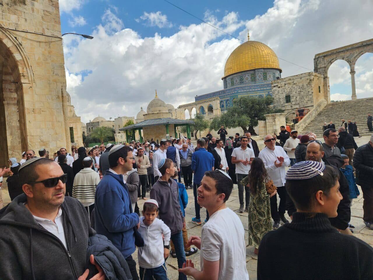 Hamas, PFLP condemn Israeli Minister’s visit to Al-Aqsa Mosque